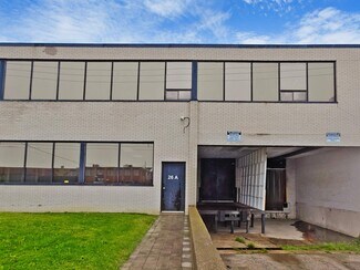 Plus de détails pour 26 Racine Rd, Toronto, ON - Industriel/Logistique à louer