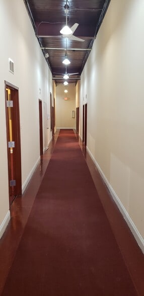 5221 Germantown Ave, Philadelphia, PA à louer - Photo de l’immeuble – Image 2 sur 22