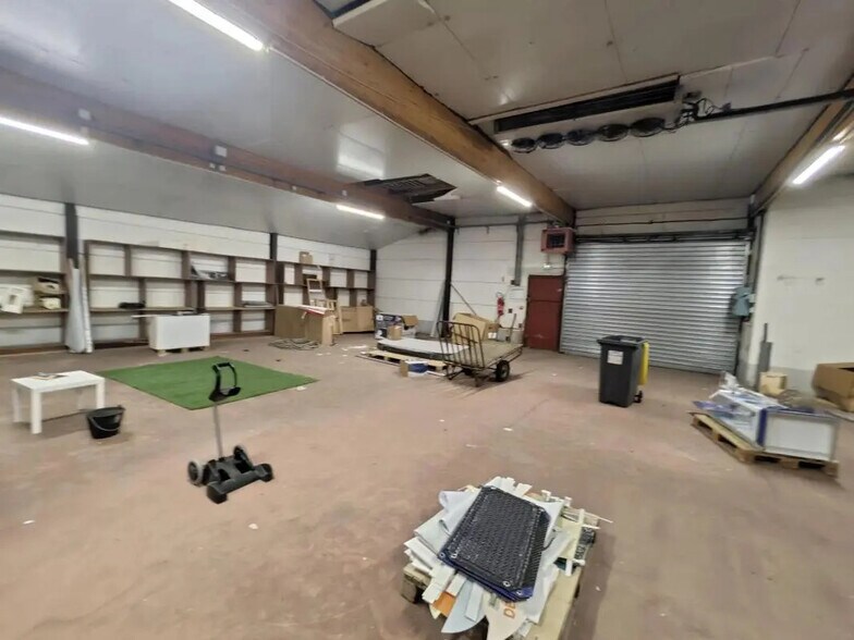 Industriel/Logistique dans Roncq à louer - Photo de l’immeuble – Image 3 sur 4