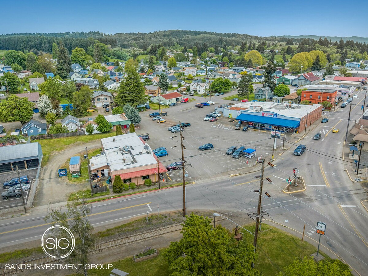 112 NE Main St, Willamina, OR à vendre Photo de l’immeuble– Image 1 sur 6