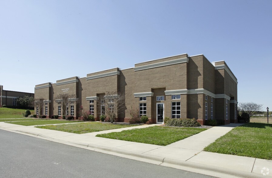 1640 Campus Park Dr, Monroe, NC à louer - Photo de l’immeuble – Image 2 sur 6