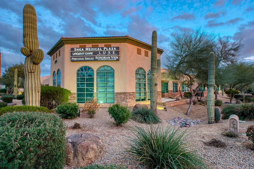 7425 E Shea Blvd, Scottsdale, AZ à louer - Photo de l’immeuble – Image 1 sur 3