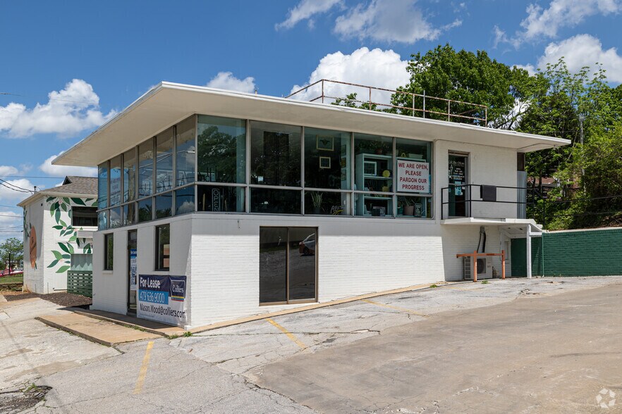 1150 N College Ave, Fayetteville, AR à vendre - Photo de l’immeuble – Image 3 sur 7