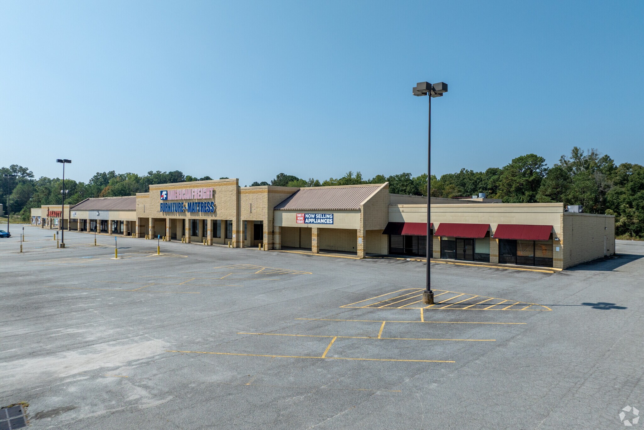 River Square Marketplace | Value-Add portefeuille de 3 biens à vendre sur LoopNet.fr Photo de l’immeuble– Image 1 sur 23