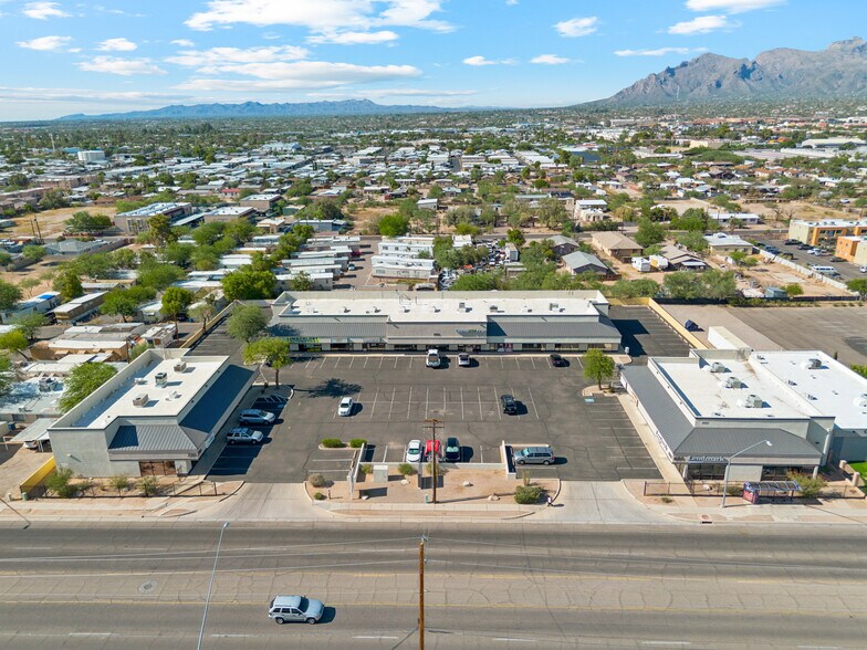 680-720 W Prince Rd, Tucson, AZ à louer - Photo de l’immeuble – Image 2 sur 11