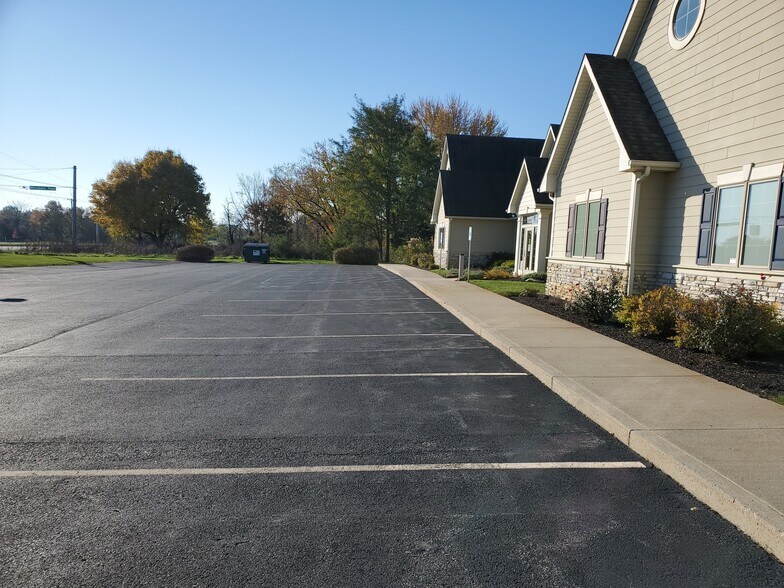 11115-11119 Lima Rd, Fort Wayne, IN à louer - Photo de l’immeuble – Image 3 sur 18