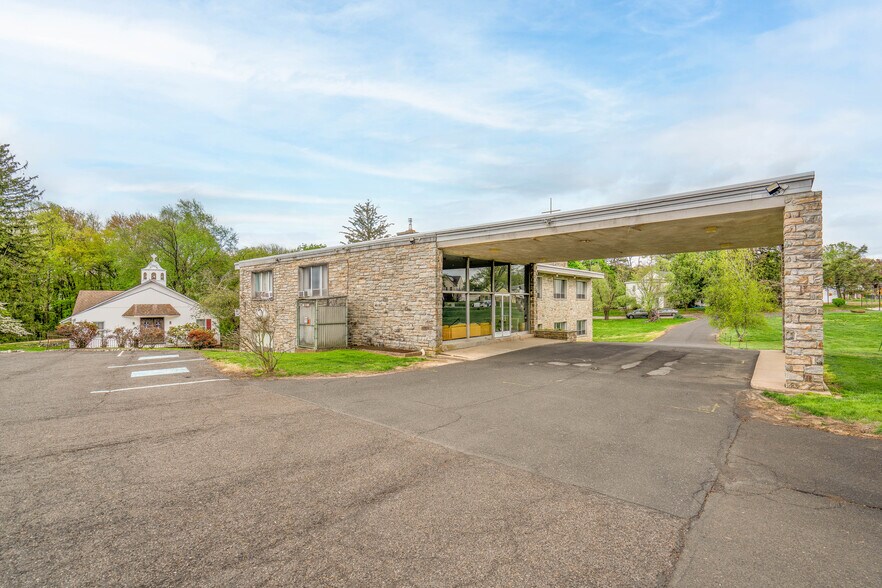521 Welsh Rd, Philadelphia, PA à vendre - Photo de l’immeuble – Image 3 sur 7
