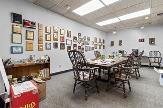 8004-8008 Castleway Dr, Indianapolis, IN à vendre Photo intérieure– Image 2 sur 10