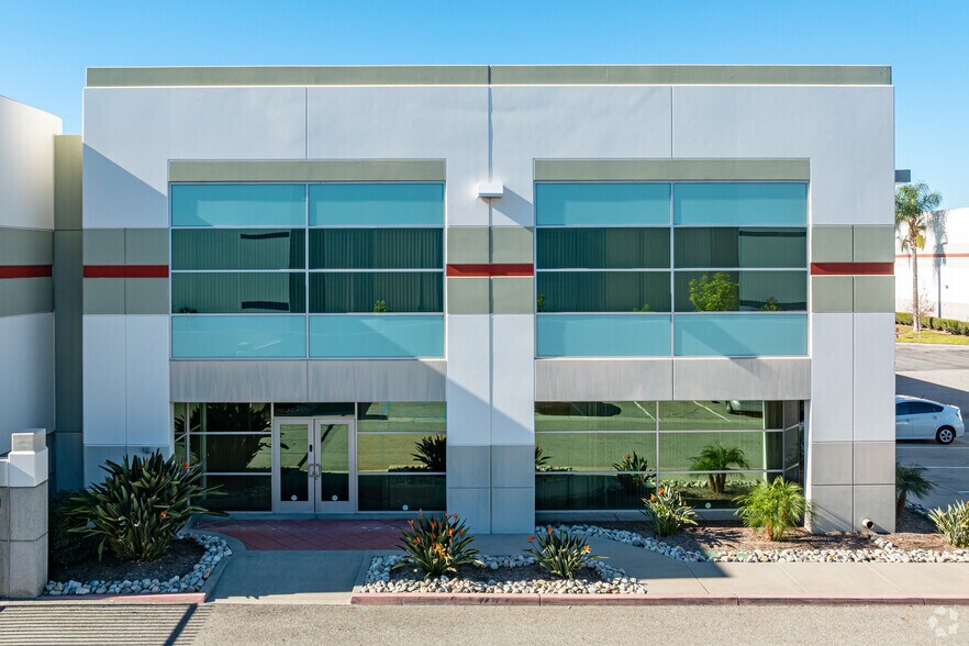1999 Campus Ave, Ontario, CA à vendre - Photo de l’immeuble – Image 2 sur 6