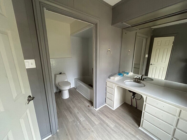 404 N Henderson Blvd, Kilgore, TX à louer - Photo de l’immeuble – Image 3 sur 52