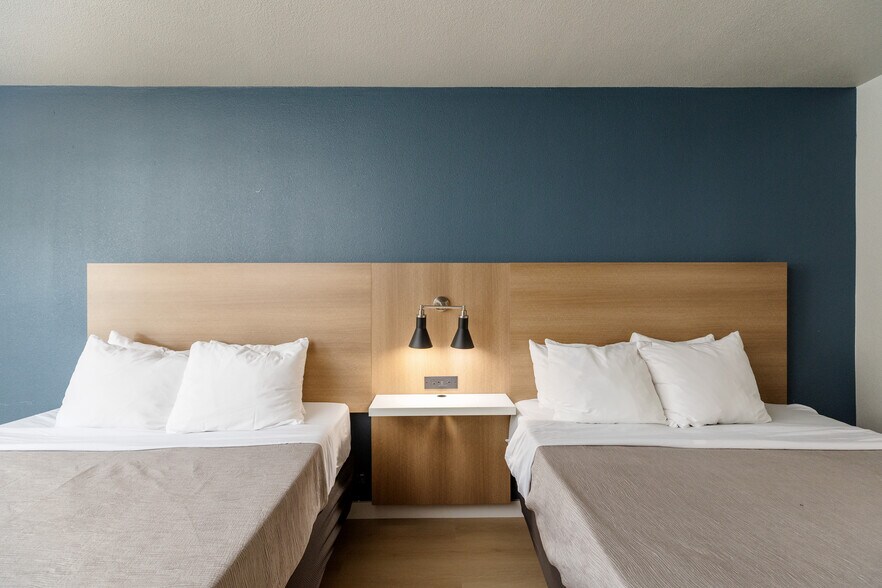 8247 NE Sandy Blvd, Portland, OR à vendre - Photo intérieure – Image 2 sur 4