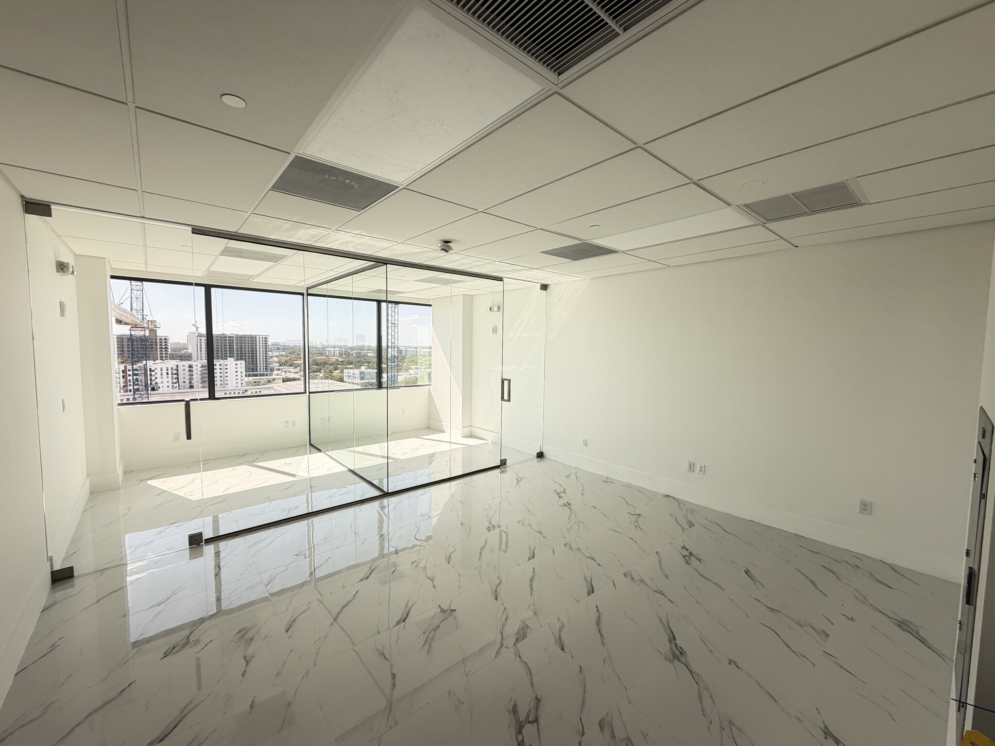 19790 W Dixie Hwy, Aventura, FL à louer Photo intérieure– Image 1 sur 1