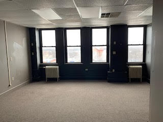 103 E State St, Mason City, IA à louer Photo intérieure– Image 1 sur 2