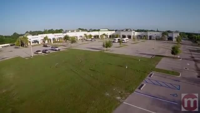 6559 NW Selvitz Rd, Port Saint Lucie, FL à louer - Vidéo sur l’annonce professionnelle – Image 3 sur 11