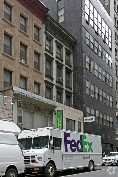 43 W 39th St, New York, NY à louer - Photo de l’immeuble – Image 2 sur 3
