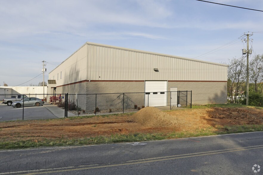 6923 Harrell Rd, Knoxville, TN à louer - Photo de l’immeuble – Image 3 sur 12
