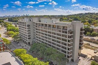 Plus de détails pour 300-334 Washington St, Newton, MA - Bureau à louer