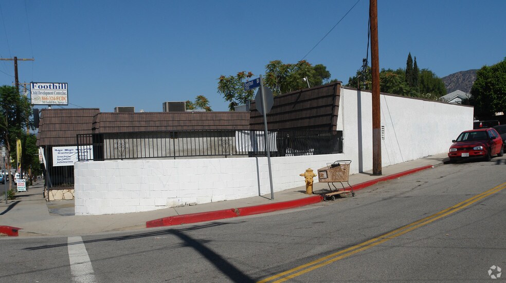 7505 Foothill Blvd, Tujunga, CA à louer - Photo de l’immeuble – Image 2 sur 2