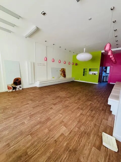 Plus de détails pour Local commercial à vendre