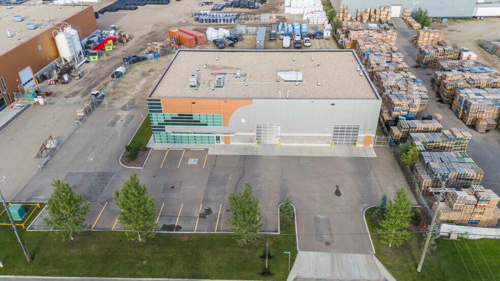 11921 152 St NW, Edmonton, AB à louer - Photo de l’immeuble – Image 1 sur 9