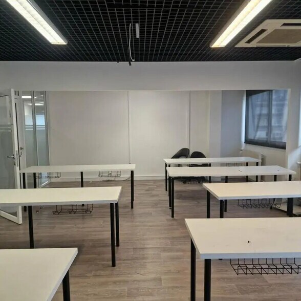 Bureau dans Sarcelles à louer - Photo de l’immeuble – Image 2 sur 11