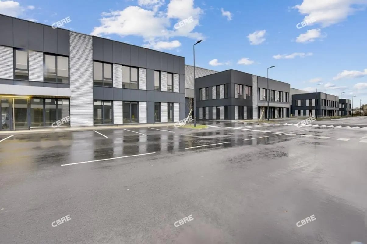 Bureau dans Le Bourget à louer Photo de l’immeuble– Image 1 sur 18