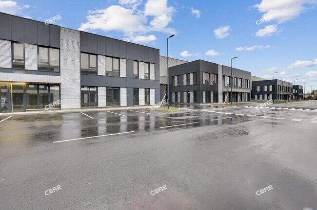 Plus de détails pour Bureau, Local d'activités à louer