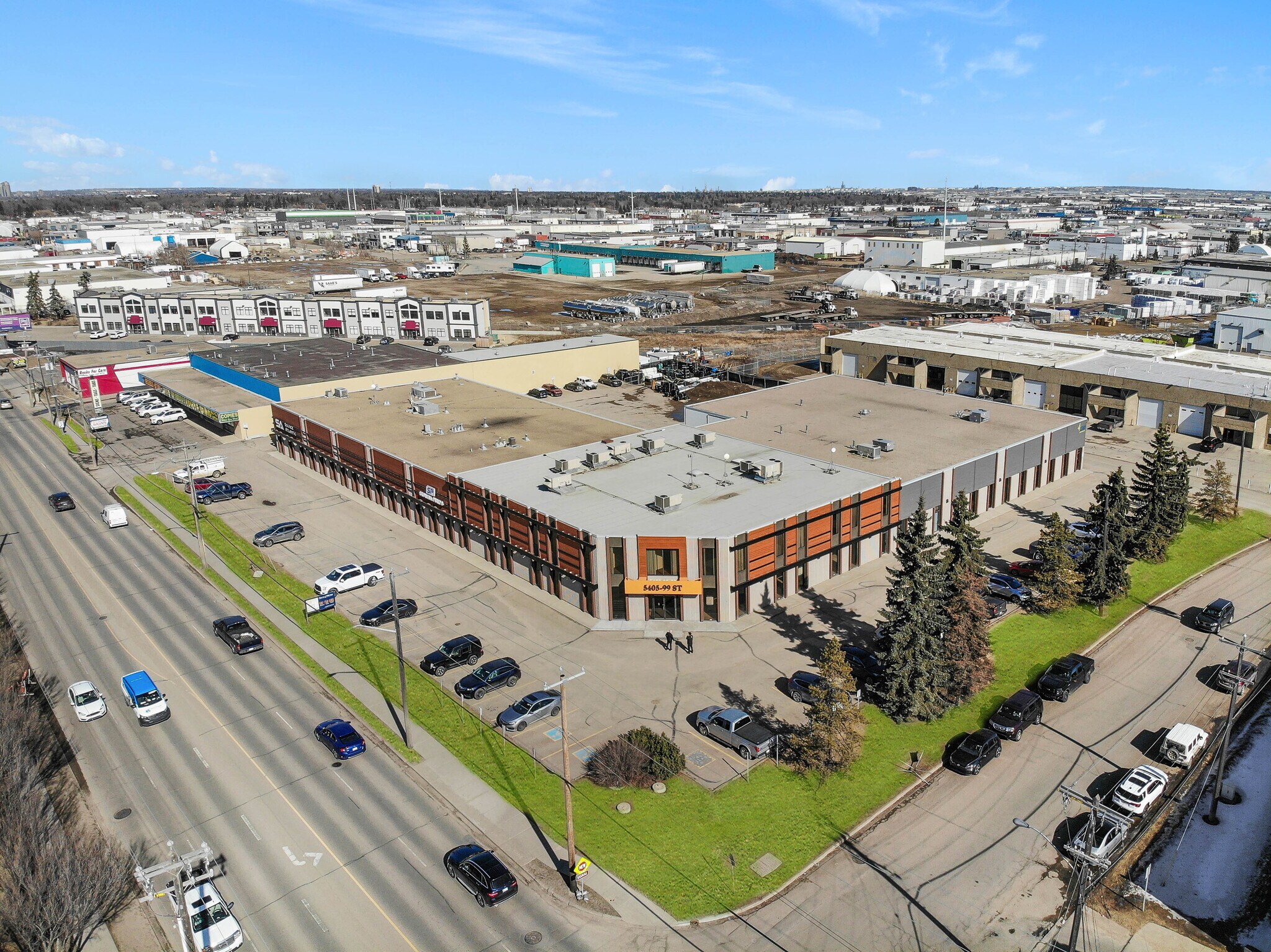 5405 99th St NW, Edmonton, AB à louer Photo de l’immeuble– Image 1 sur 3
