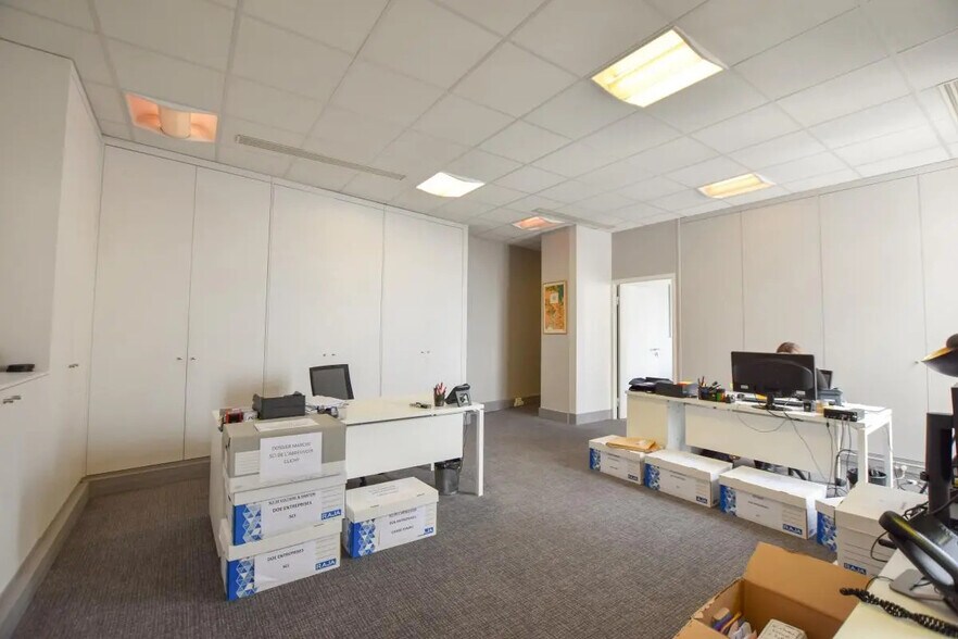Bureau dans Paris à louer - Photo de l’immeuble – Image 3 sur 9