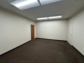 1818 Industrial Rd, Las Vegas, NV à louer Photo intérieure– Image 2 sur 2