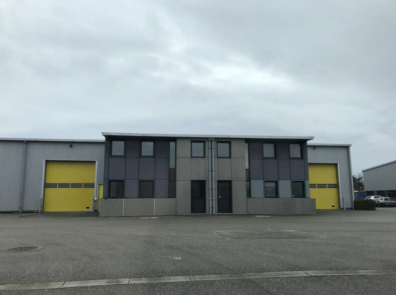 Local d’activités dans Vaulx-en-Velin à louer - Photo de l’immeuble – Image 2 sur 2