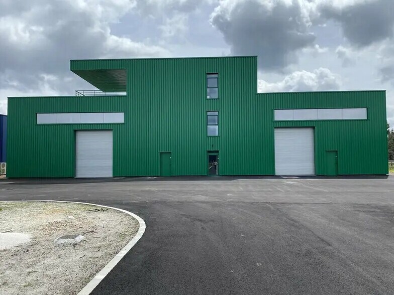 Local d'activités dans Mios à vendre - Photo de l’immeuble – Image 3 sur 12