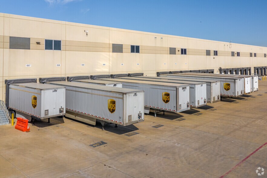 4495 DFW Tpke, Dallas, TX à louer - Photo de l’immeuble – Image 3 sur 4