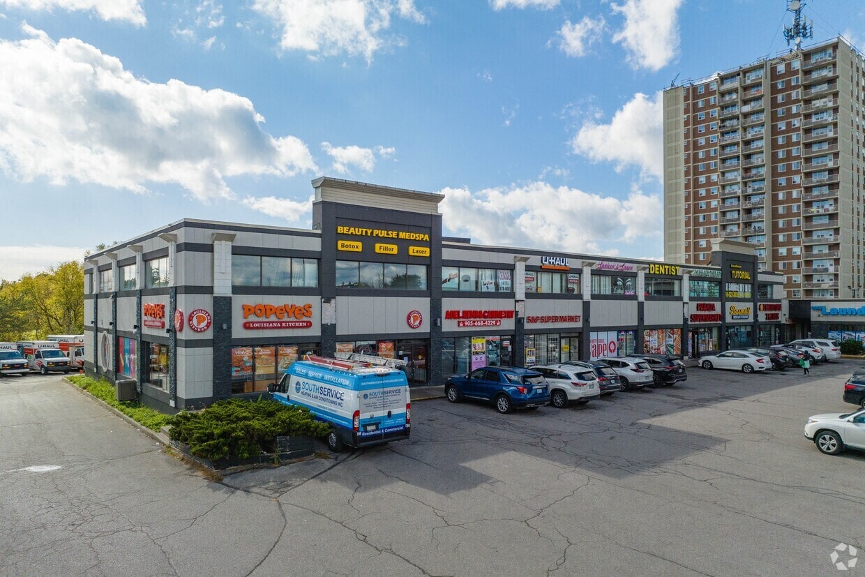 965 Dundas St W, Whitby, ON à louer Photo intérieure– Image 1 sur 5