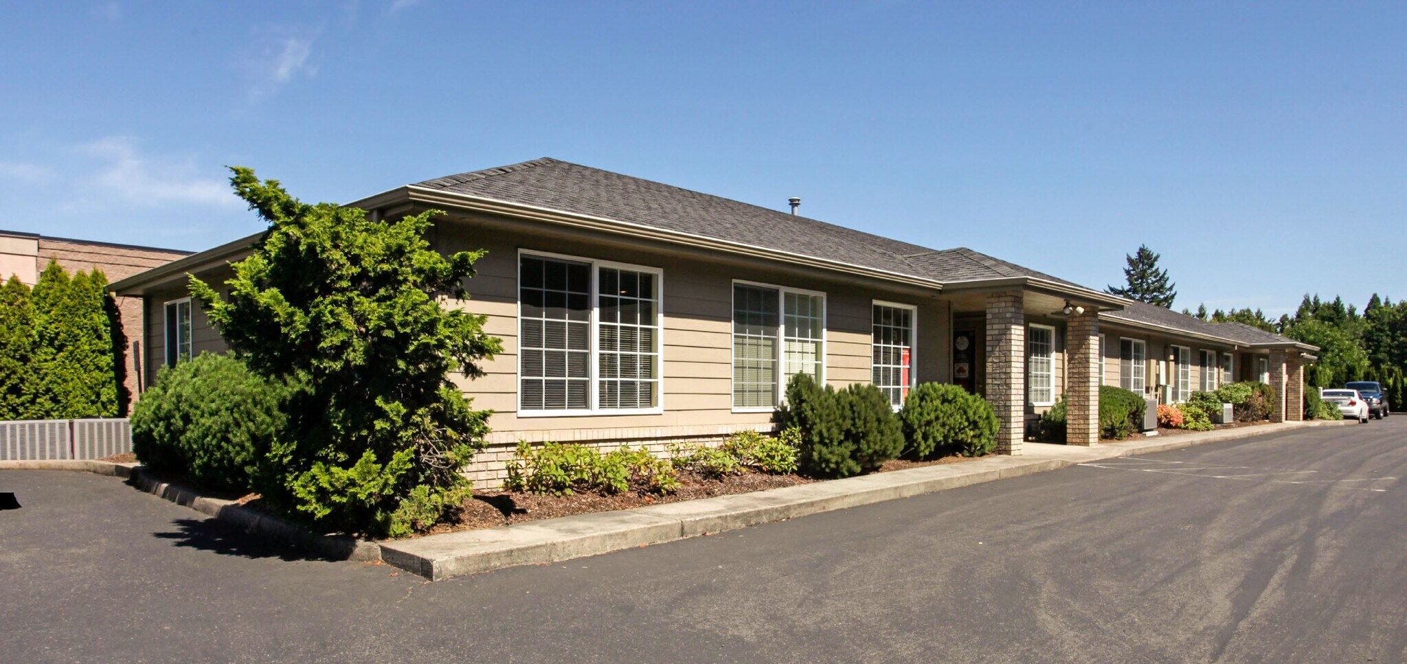 4350-4356 Commercial St SE, Salem, OR à louer Photo de l’immeuble– Image 1 sur 9