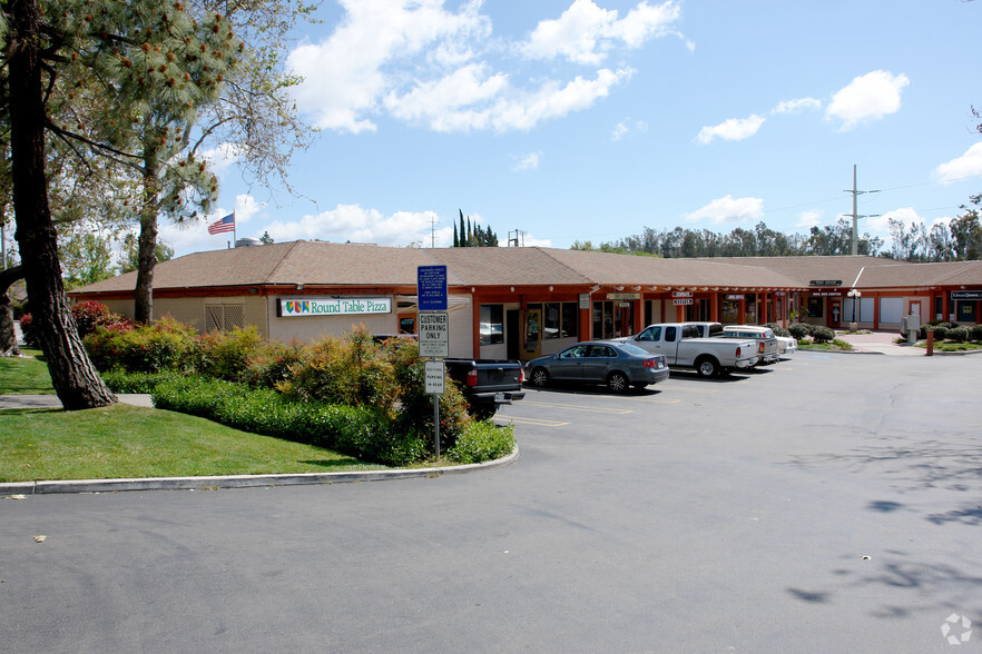 555 W Country Club Ln, Escondido, CA à louer - Photo de l’immeuble – Image 2 sur 3
