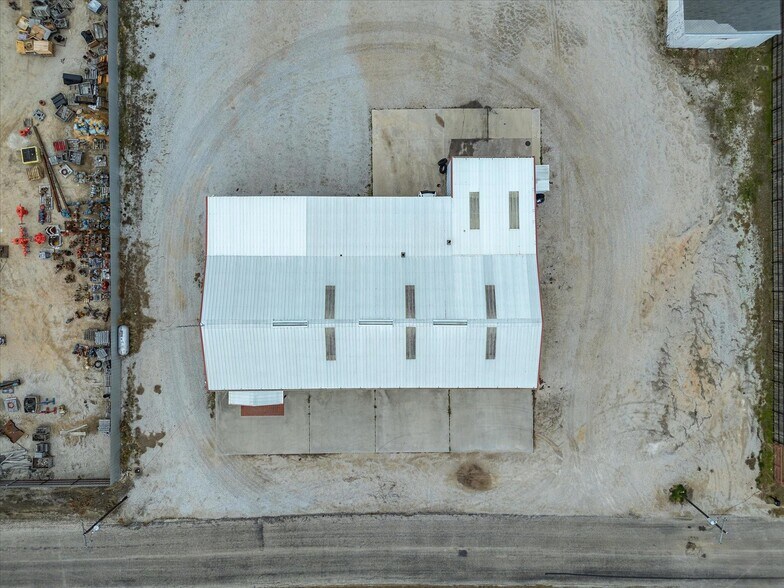 707 S Wickham St, Alvord, TX à louer - Photo de l’immeuble – Image 3 sur 33