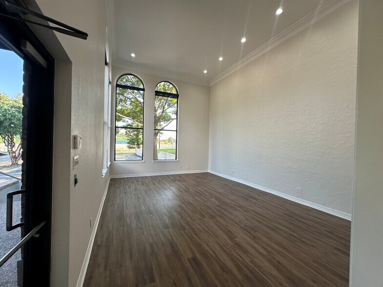 320 Purcey St, Fort Worth, TX à vendre - Photo de l’immeuble – Image 3 sur 18