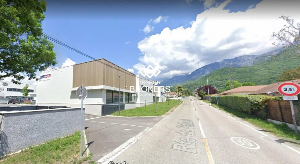 Local d’activités dans Voreppe à louer - Photo de l’immeuble – Image 1 sur 14