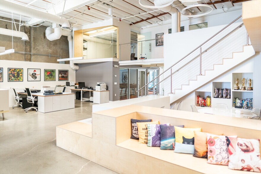 1109 N Virgil Ave, Los Angeles, CA à louer - Photo de l’immeuble – Image 2 sur 19