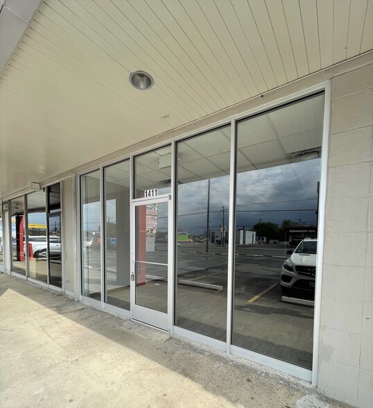 1407-1427 SW Military Dr, San Antonio, TX à louer - Photo de l’immeuble – Image 2 sur 3