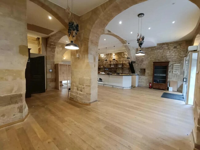 Plus de détails pour Local commercial à louer