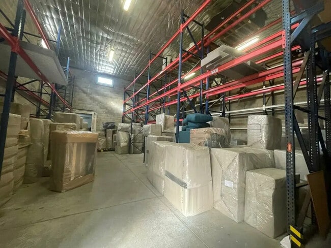 Plus de détails pour Local d’activités à vendre