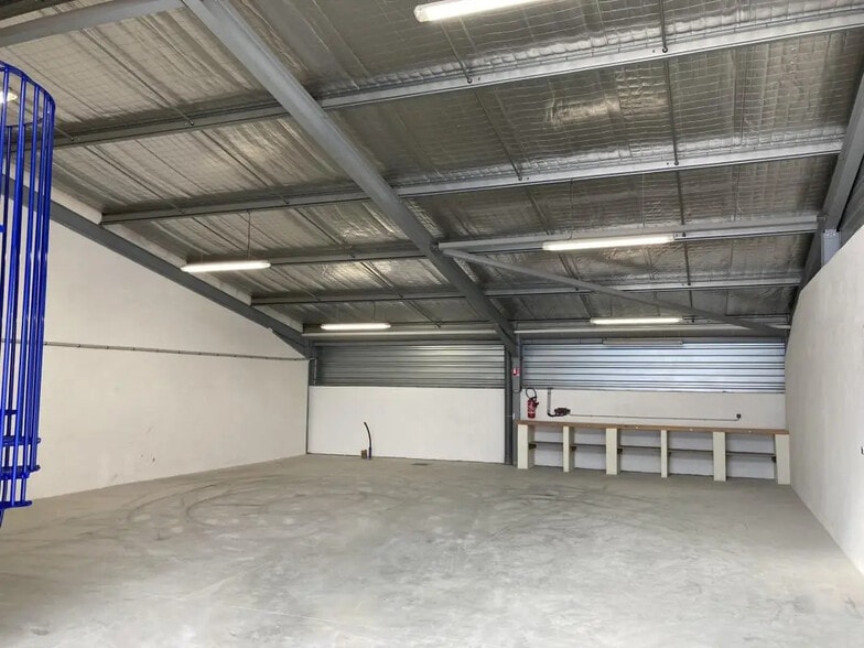 Local d’activités dans La Farlède à louer - Photo intérieure – Image 1 sur 6