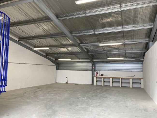 Plus de détails pour Bureau, Local d'activités à louer