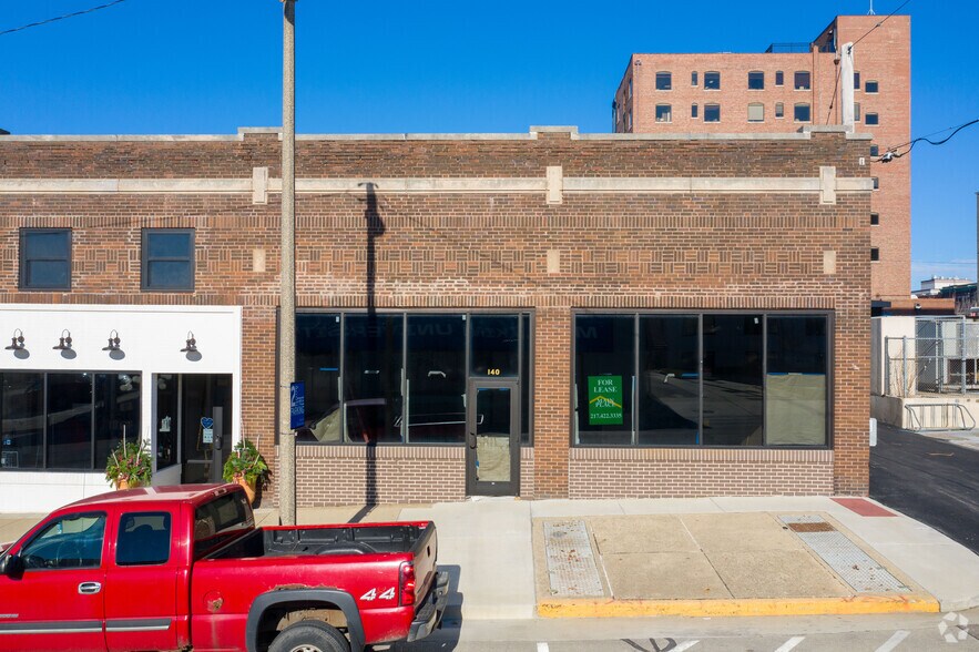 140 W Wood St, Decatur, IL à louer - Photo de l’immeuble – Image 3 sur 5