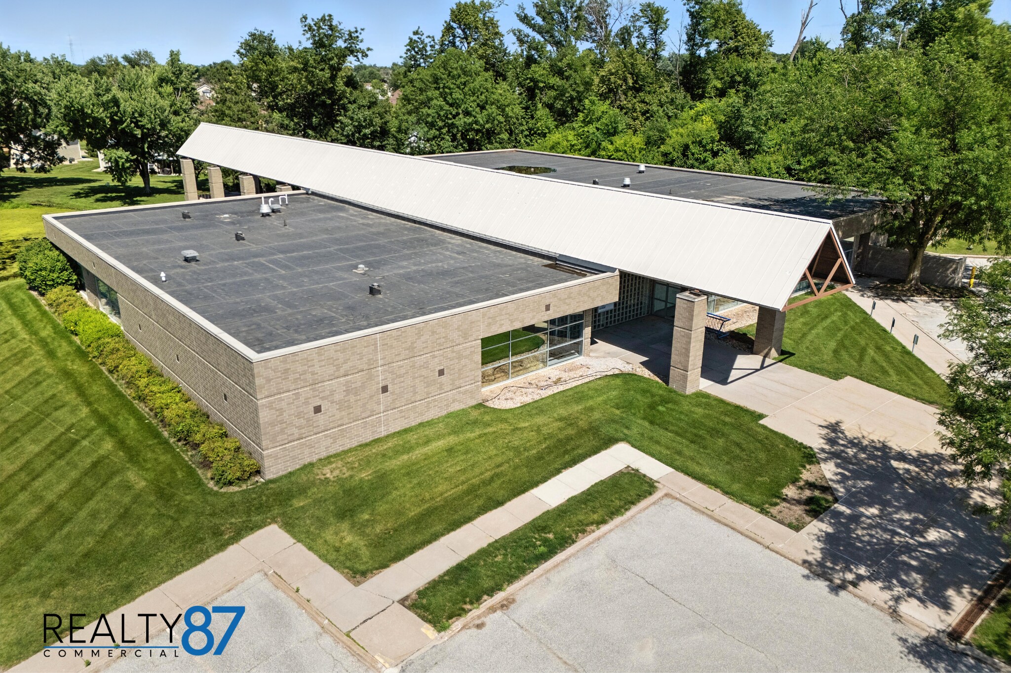 4050 River Center Ct NE, Cedar Rapids, IA à louer Photo de l’immeuble– Image 1 sur 46