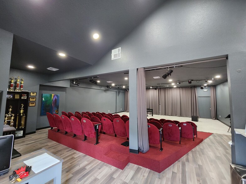 415 E Parkwood Ave, Friendswood, TX à louer - Photo intérieure – Image 2 sur 12