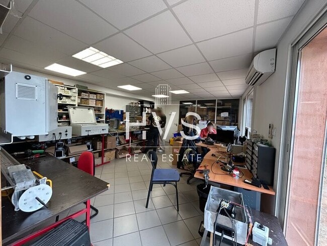 Plus de détails pour 380 Rue Jean De Guiramand, Aix-en-Provence - Bureau à louer
