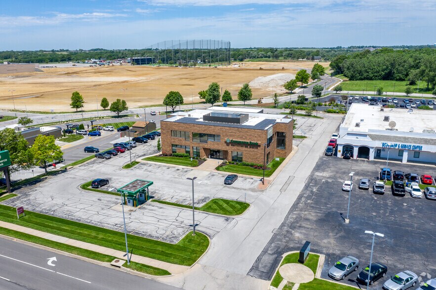 110 NW Barry Rd, Kansas City, MO à louer - Photo de l’immeuble – Image 2 sur 3